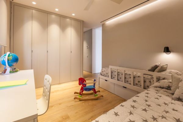 Armario empotrado a medida con puertas abatibles - Armarios a medida Pamplona