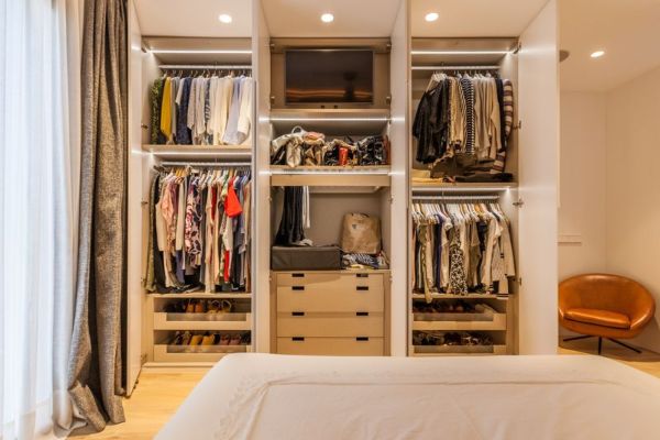 Interior de un armario a medida abatible - Armarios a medida Pamplona